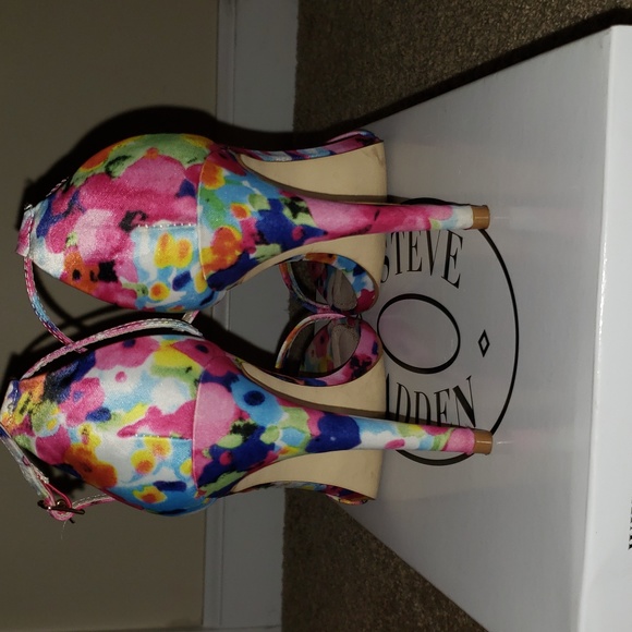 STEVE Madden Stecy Floral Print Ankle Strap Heels Size 9 - Picture 4 of 5